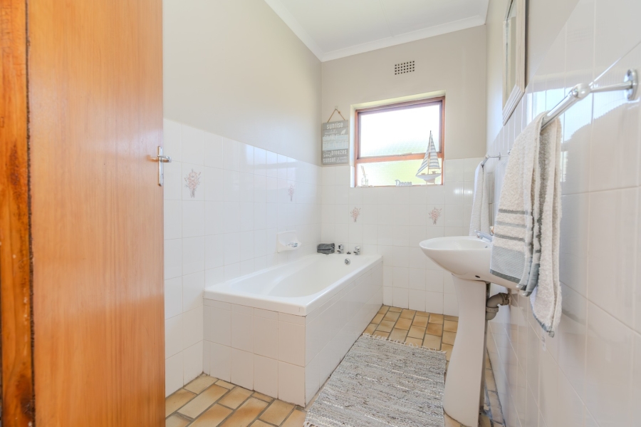 4 Bedroom Property for Sale in Middedorp Western Cape